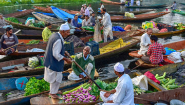 the-famous-floating-vegetable-market-in-india